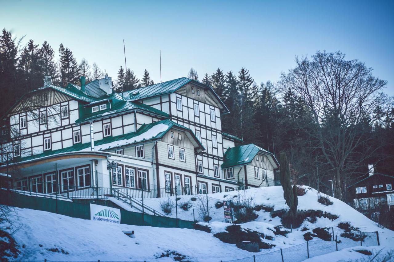 Retro Hotel Pod Zvicinou Bílá Třemešná Exterior foto